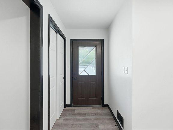 5th image of 321 Laurel Dr