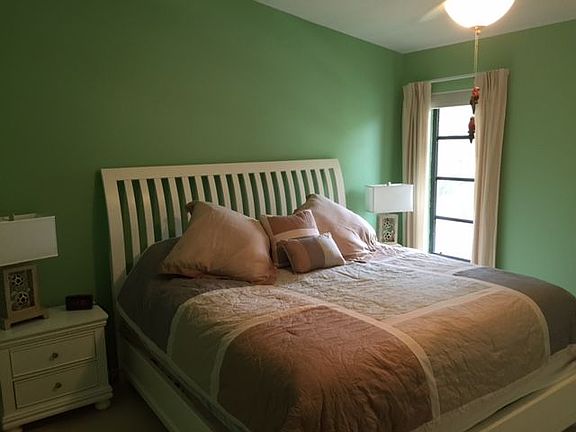 5th image of 1016 SW 48th Ter APT 0206