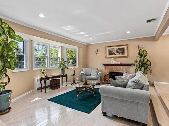 2nd image of 1542 Sherwood Dr