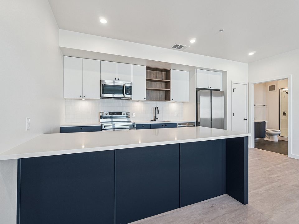 Spacious Kitchen with XL Islands