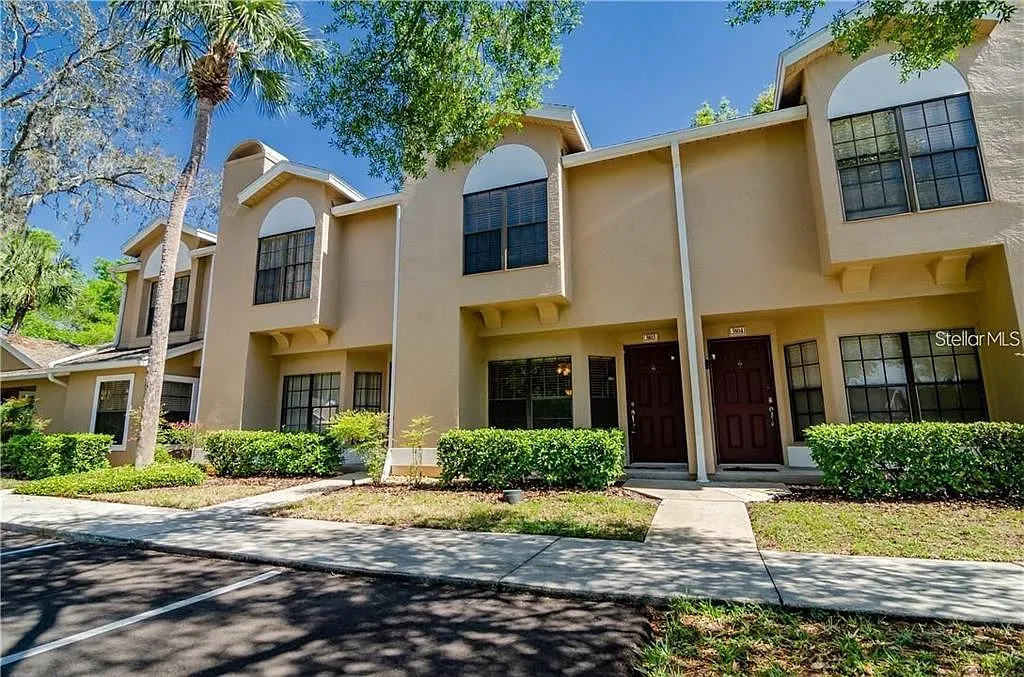 2 bed, 2.5 bath, 1185 sqft, $1,900 — Photo 1