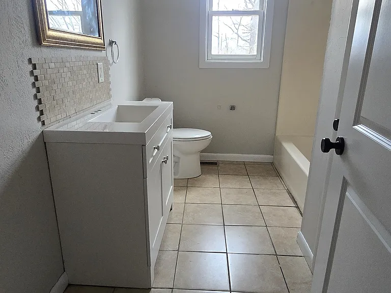 160 Forest Rd #1 — Photo 3