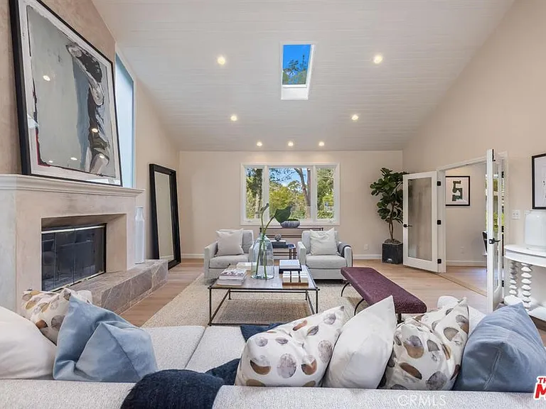 3217 Longridge Ave — Photo 5