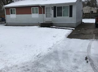 9091 Mandon Rd, White Lake, MI 48386