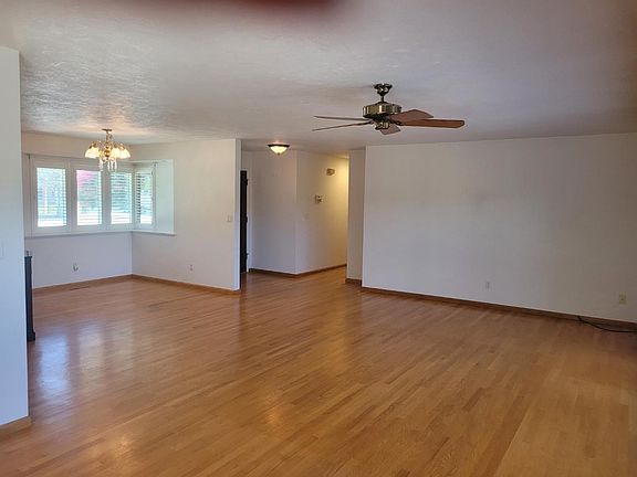 5th image of 1677 Poplar St