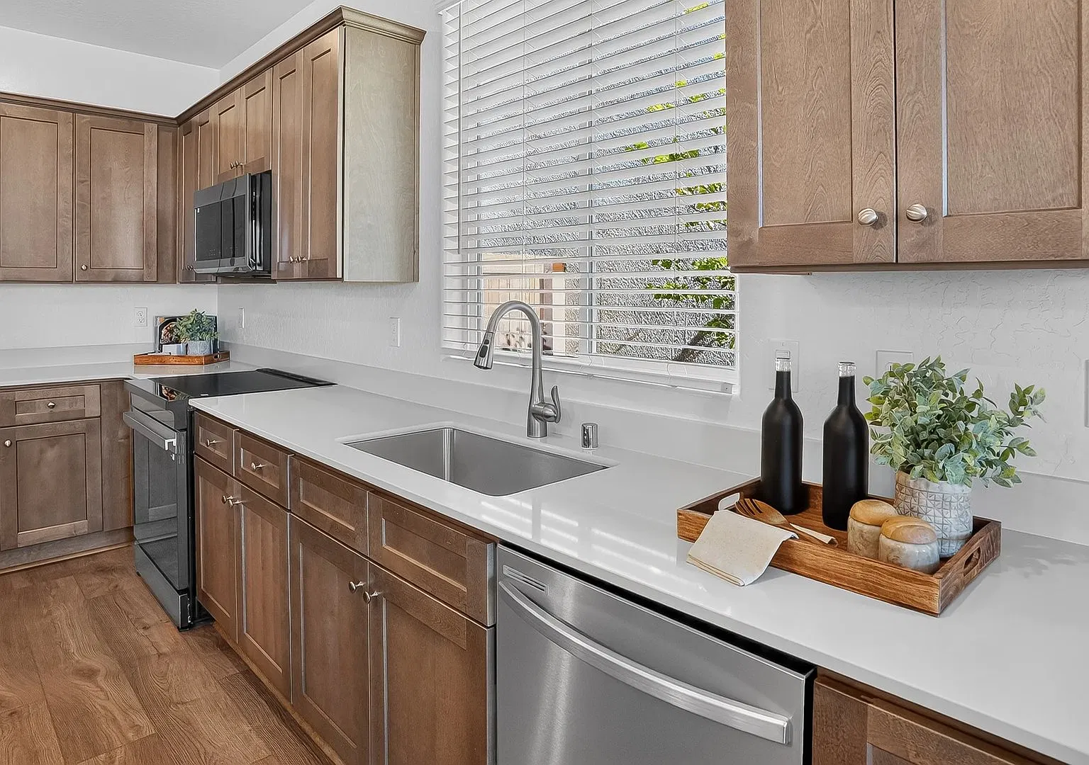 4 bed, 2.5 bath, 2180 sqft, $2,549 — Photo 3