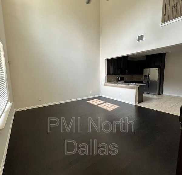 532 S Greenville Ave — Photo 2
