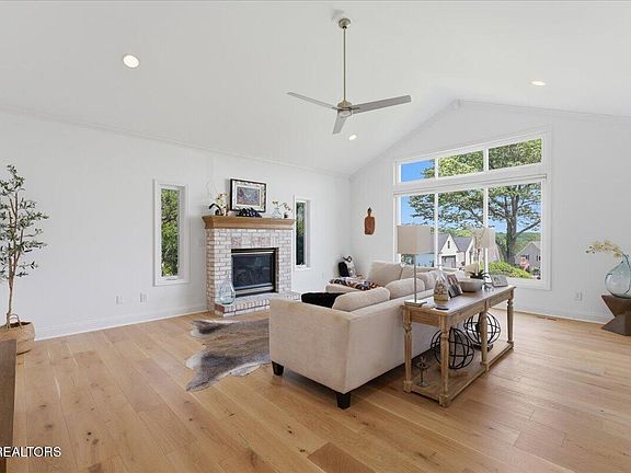 4th image of 211 Chogi Ln