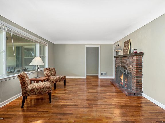 2nd image of 3860 Balsam Ave NE