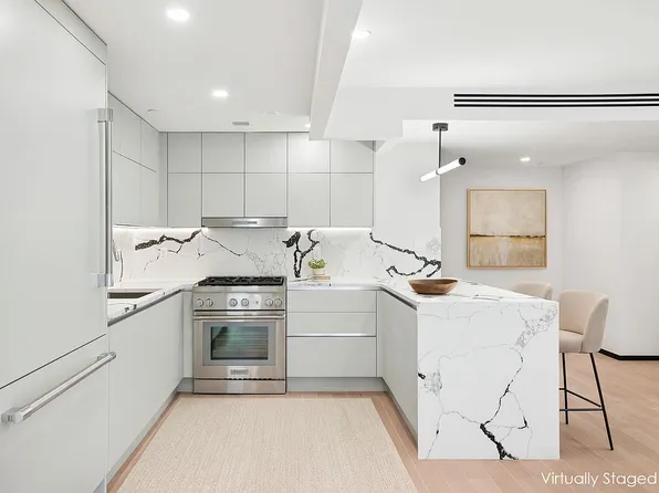 350 W 44th St #603, New York, NY 10036