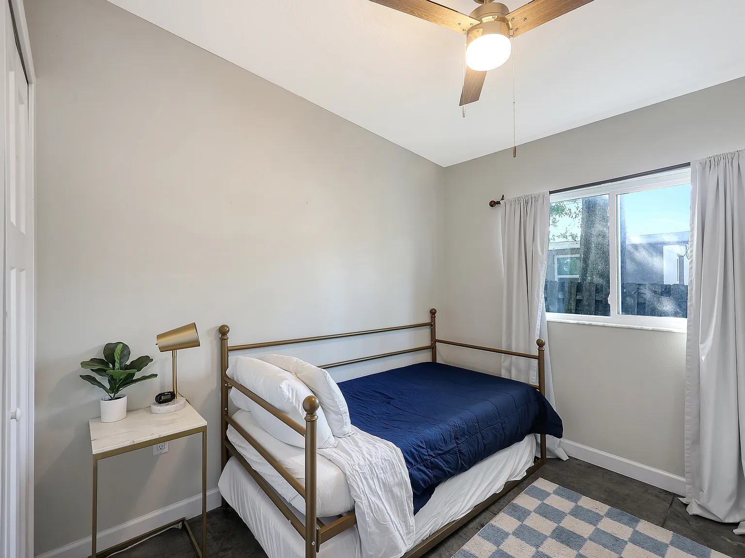 2 bed, 750 sqft, $1,700 — Photo 2
