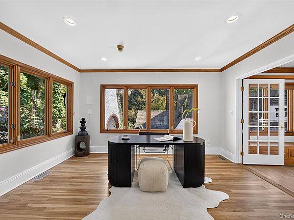 4th image of 93 Myrtle Drive