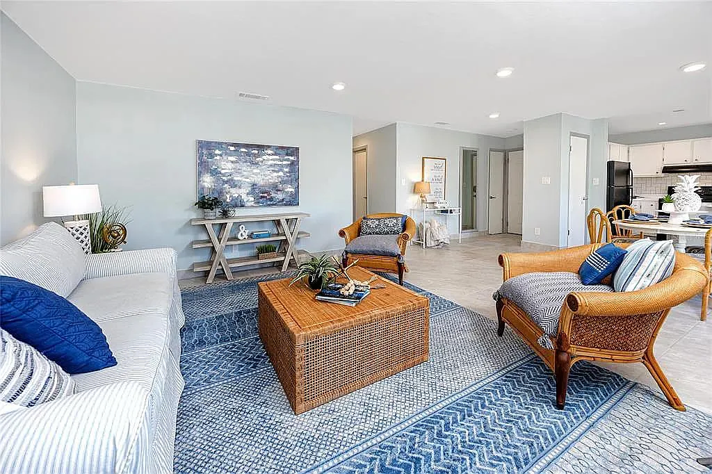 2 bed, 1018 sqft, $2,600 — Photo 3