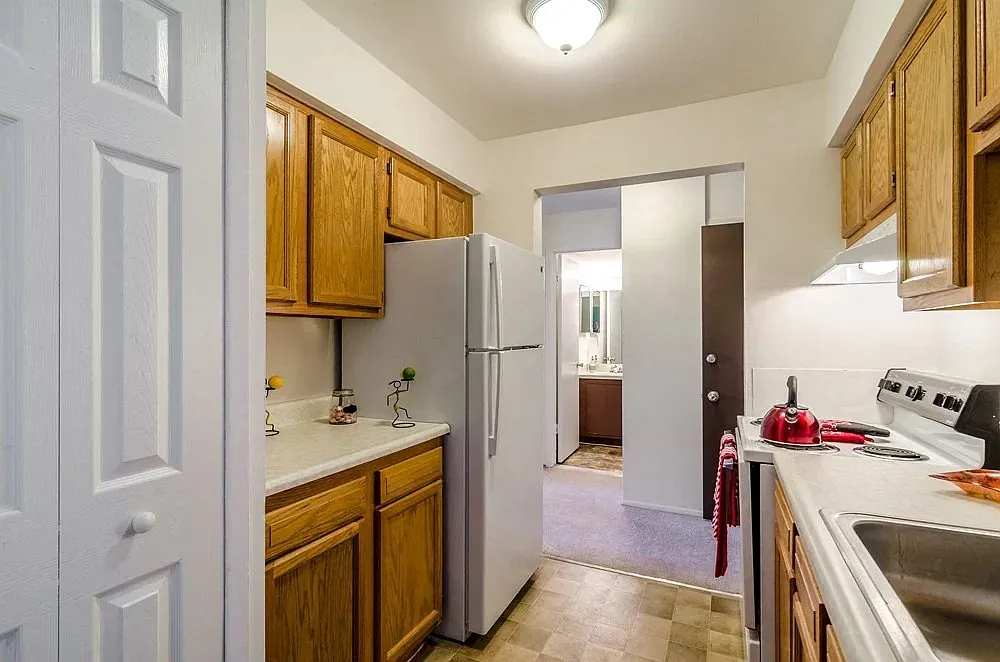 Edgewood Park Apartments — Photo 3