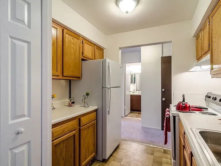 Edgewood Park Apartments — Photo 3