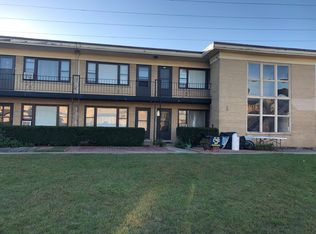 30 King Arthur Ct APT 8, Northlake, IL 60164