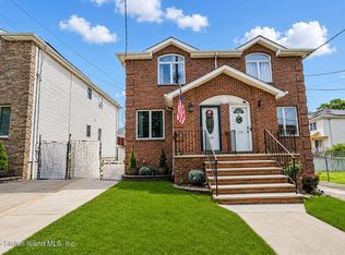 128 Graves St, Staten Island, NY 10314