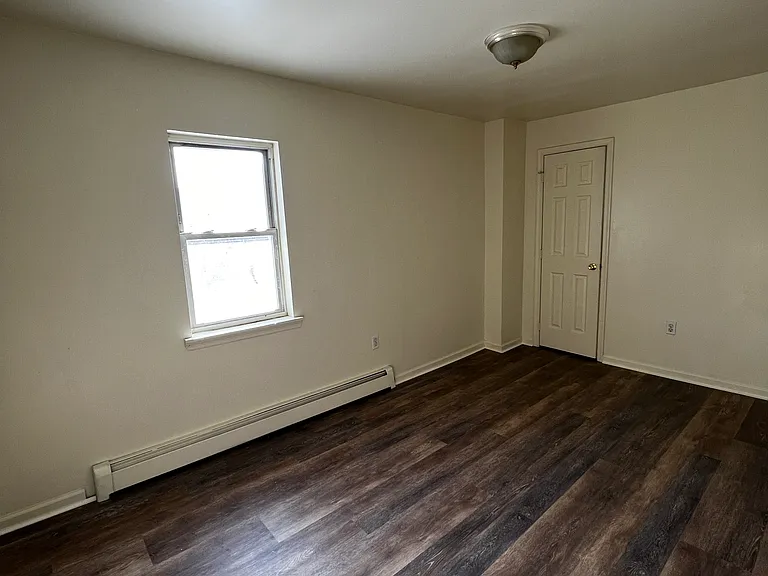 916 W Allen St — Photo 13