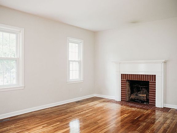3rd image of 255 Pepper Dr