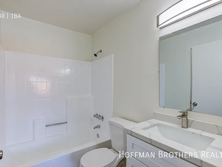 720 S Hoover St #205 — Photo 7