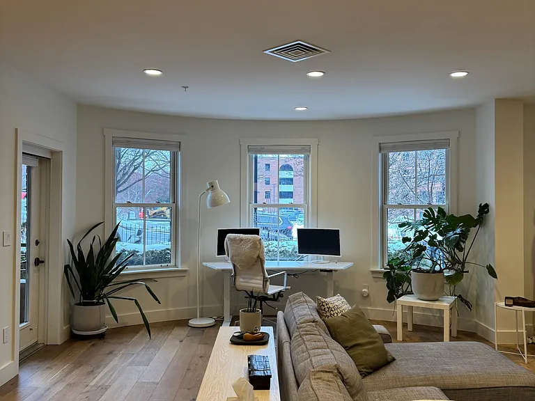 40 College St #207 — Photo 5