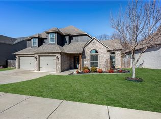 3072 E Peaceful Dr, Fayetteville, AR 72701