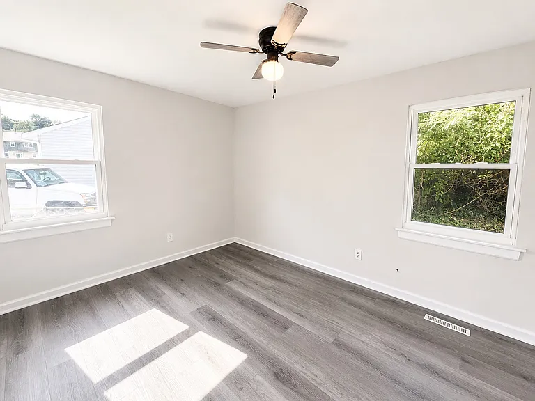 405 Institute Dr — Photo 7