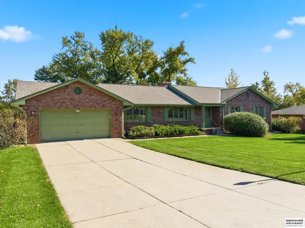 6913 Starlite Dr, Omaha, NE 68152