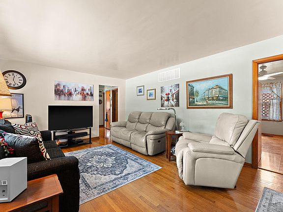 3rd image of 546 N Wheeler Ave