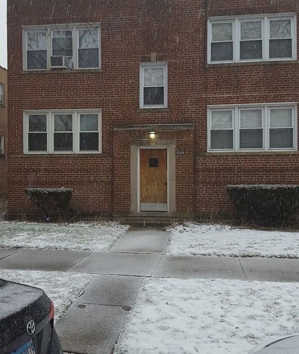 1st image of 2837 W Summerdale Ave APT 2E