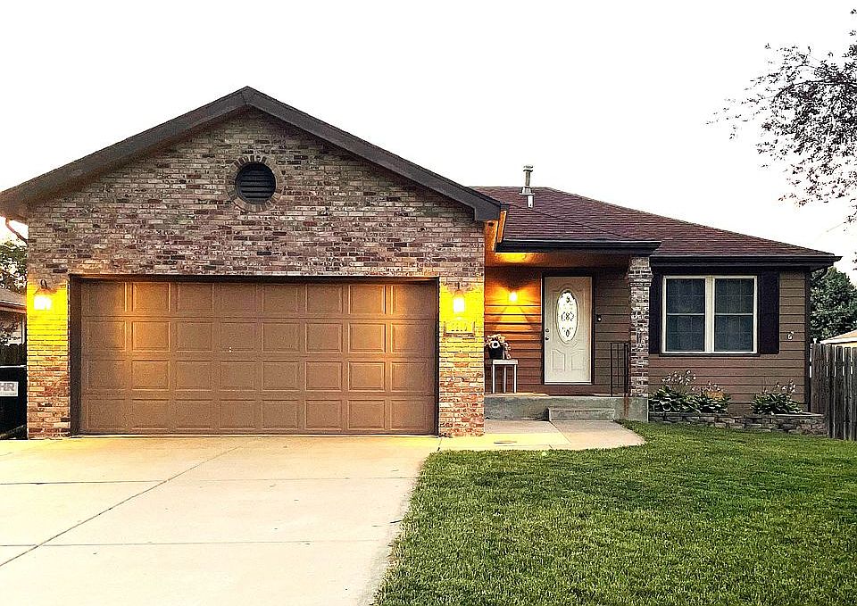 1st image of 2210 W Cove Dr