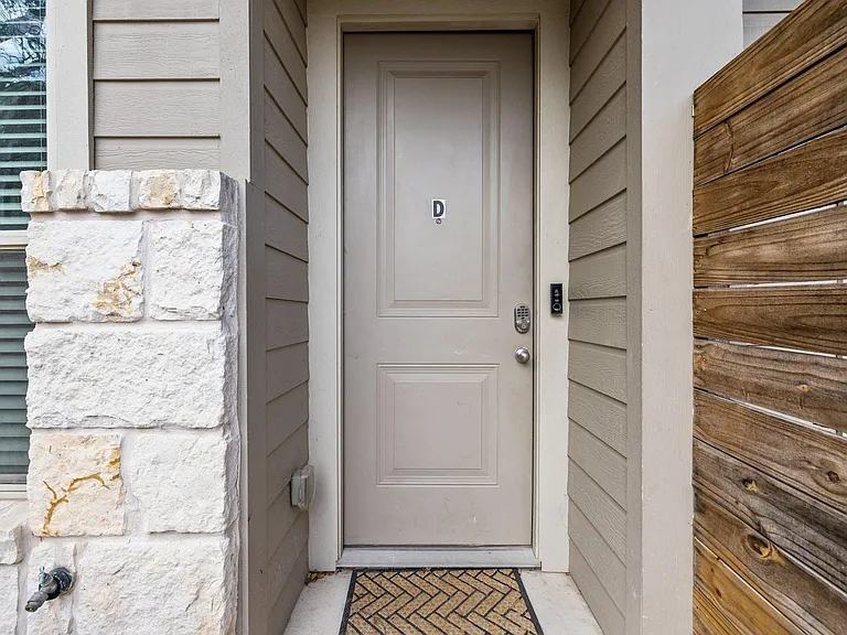 2215 Katy Ln #D — Photo 22