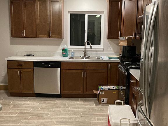 3rd image of 283 Cherry Hill Dr