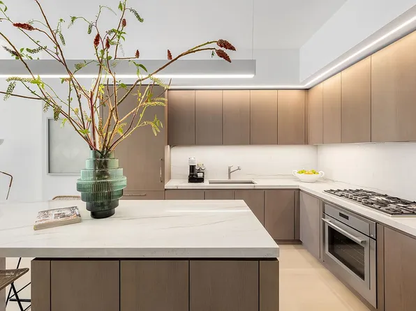 77 Charlton St APT S13c, New York, NY 10014