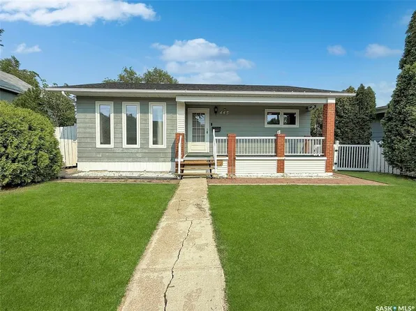 445 4th AVENUE NW, Swift Current, SK S9H 0V4