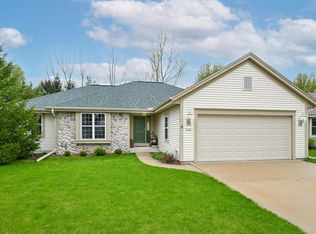 2935 Stillwater Cir, Waukesha, WI 53189