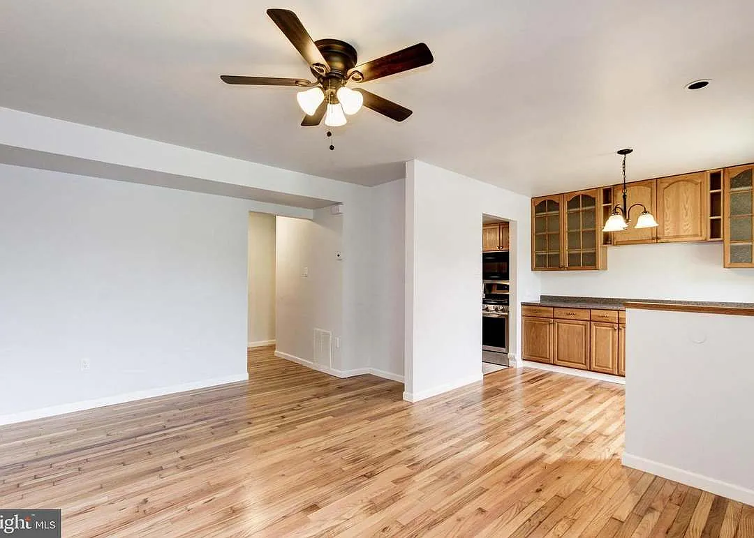 3 bed, 2.5 bath, $2,500 — Photo 2