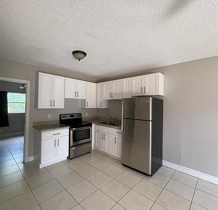 5th image of 4140 Woodside Dr APT 102