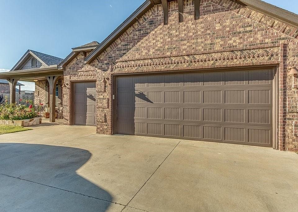 1st image of 20941 Fall Creek Dr
