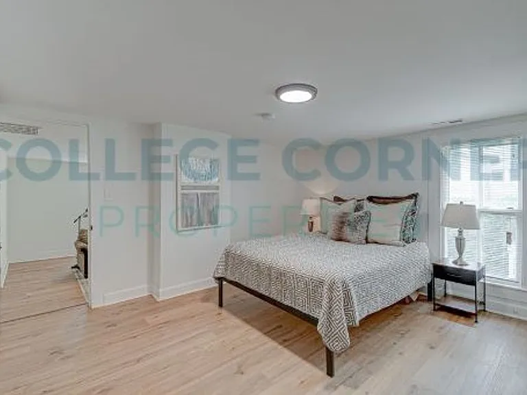 639 S Poplar St #C — Photo 13