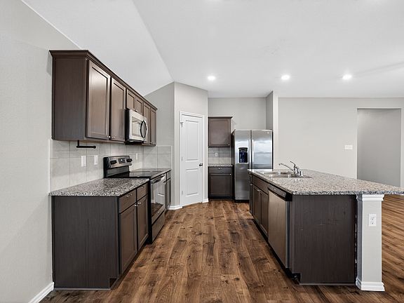 5th image of 408 Saw Mill Rd