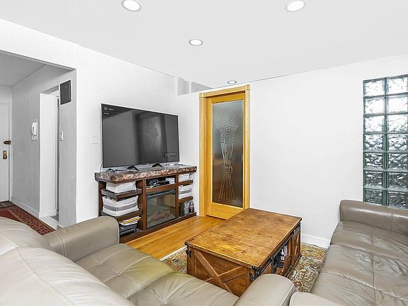 2nd image of 140-50 Burden Cres #6E