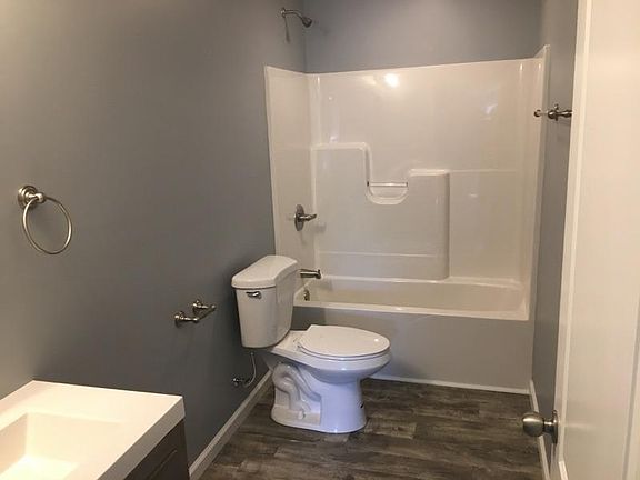 5th image of 916-918 W Michigan St