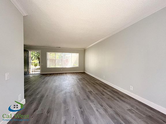3rd image of 1363 McQuesten Dr #3