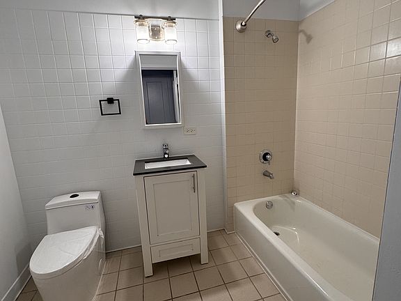 5th image of 5300 S Blackstone Ave #409006002