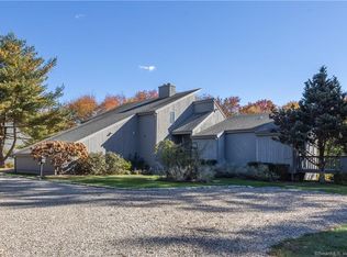 15 Little Fox Ln, Norwalk, CT 06850