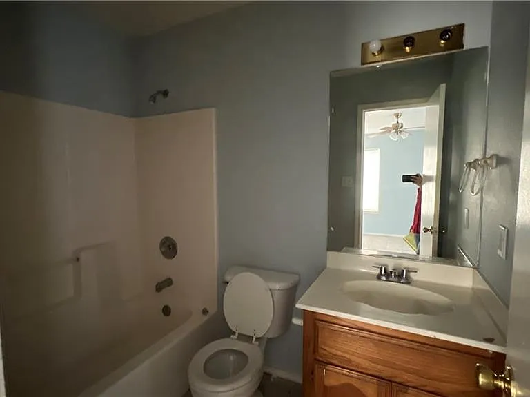 220 N Glasscock Blvd — Photo 8