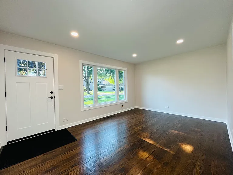 318 N Owen St — Photo 3