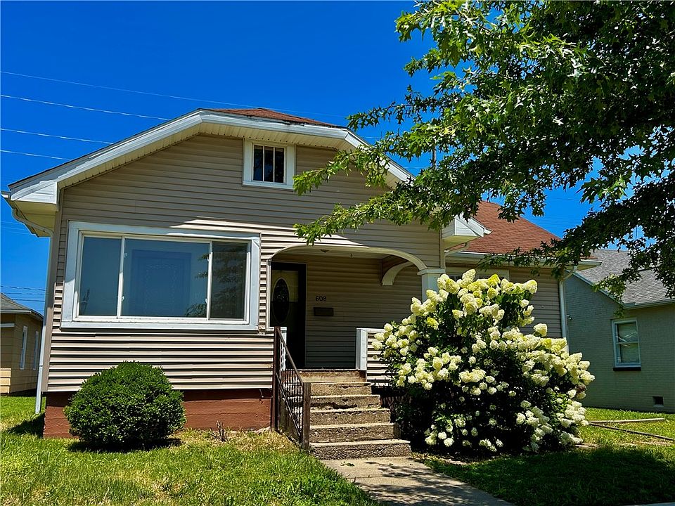 1st image of 608 Plum St