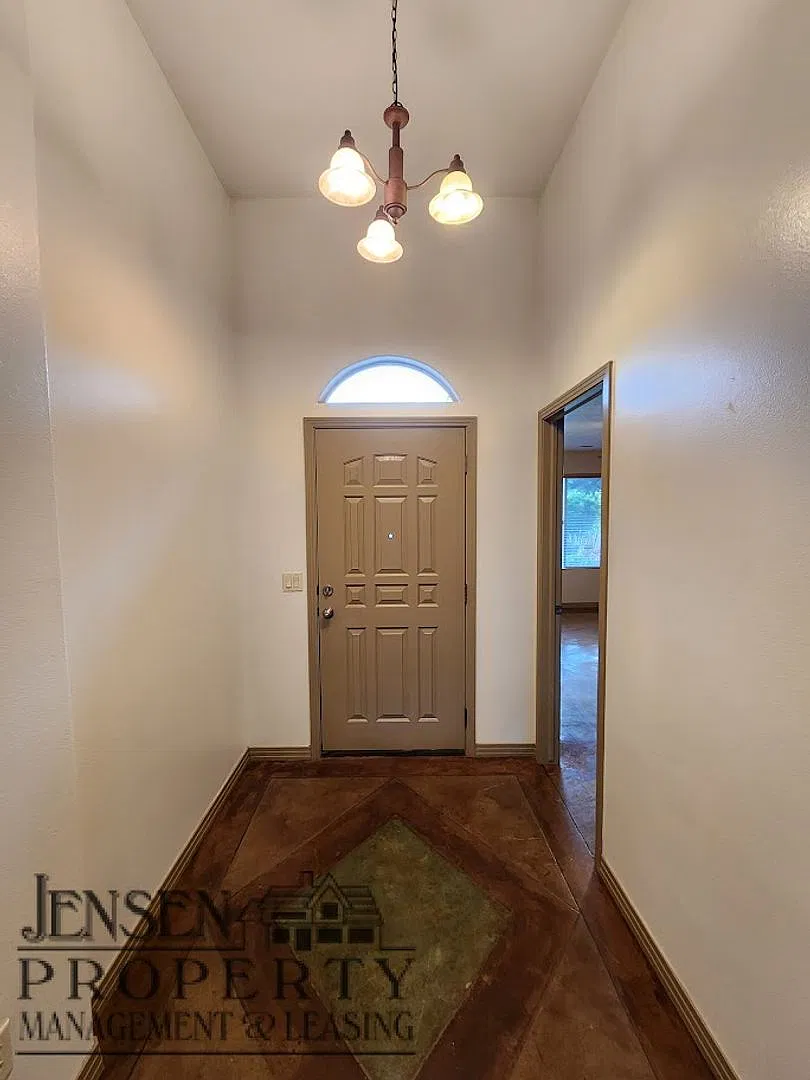 5 Bedroom home in Ironwood — Photo 4